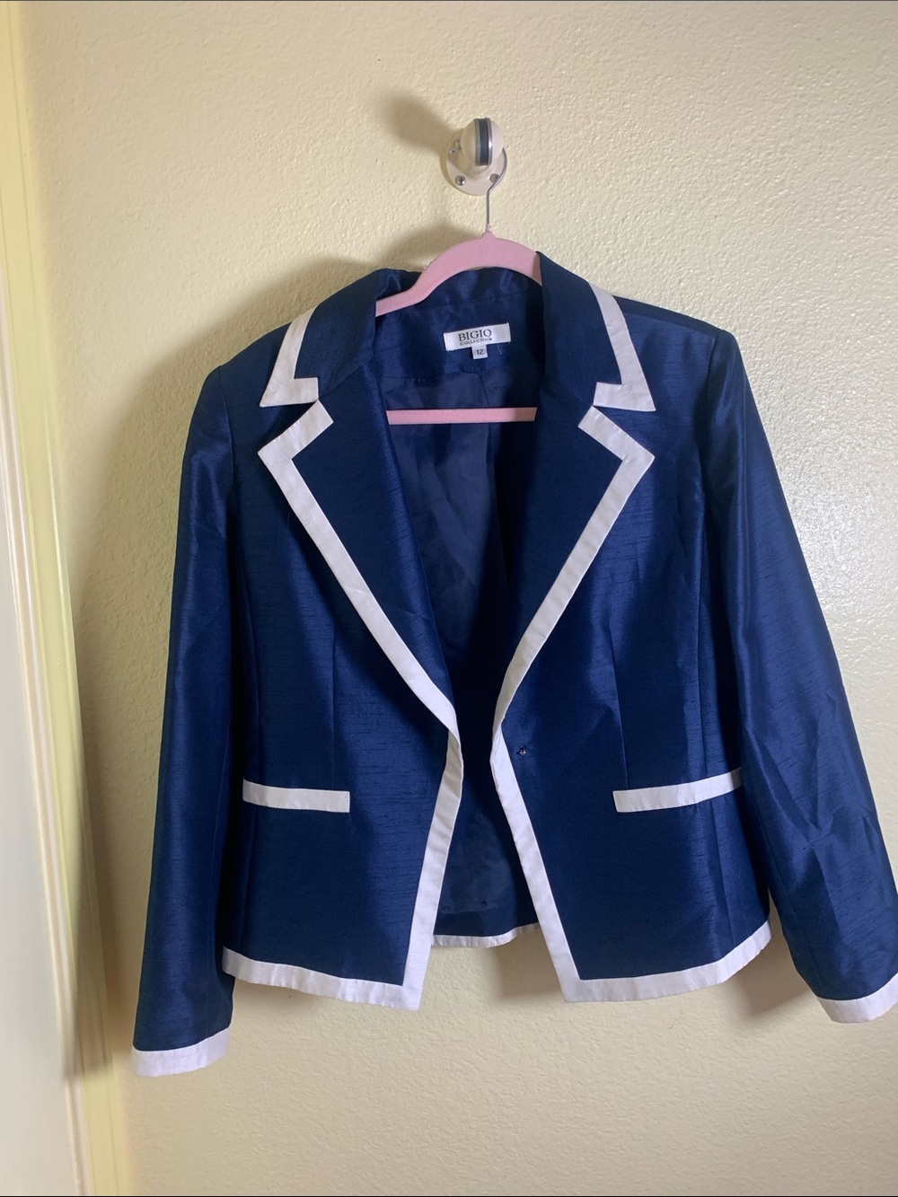 NWOT Bigio Navy Blazer with White Contrast Trim, size 12